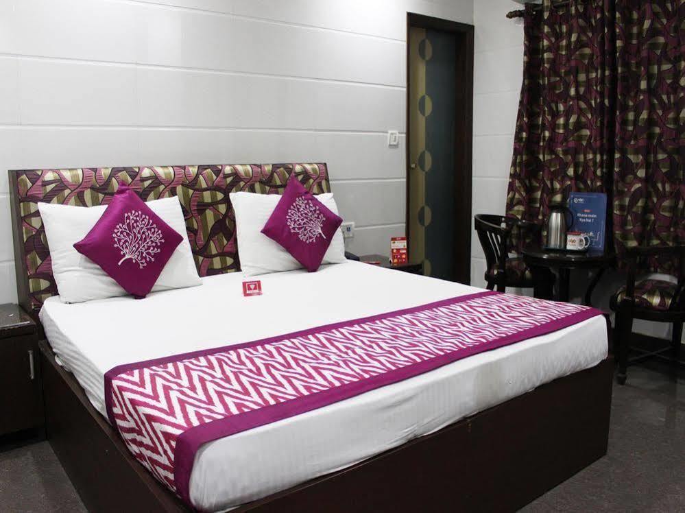 Oyo 2705 Hotel Preet Palace Yeni Delhi Dış mekan fotoğraf