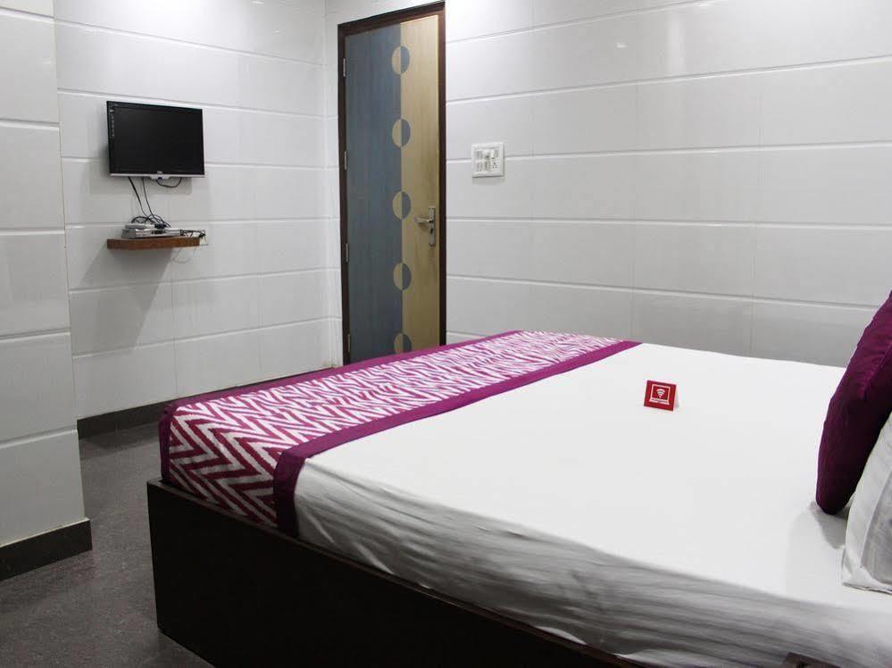 Oyo 2705 Hotel Preet Palace Yeni Delhi Dış mekan fotoğraf