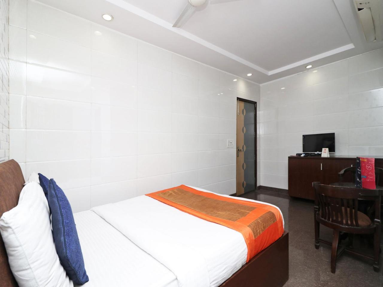 Oyo 2705 Hotel Preet Palace Yeni Delhi Dış mekan fotoğraf