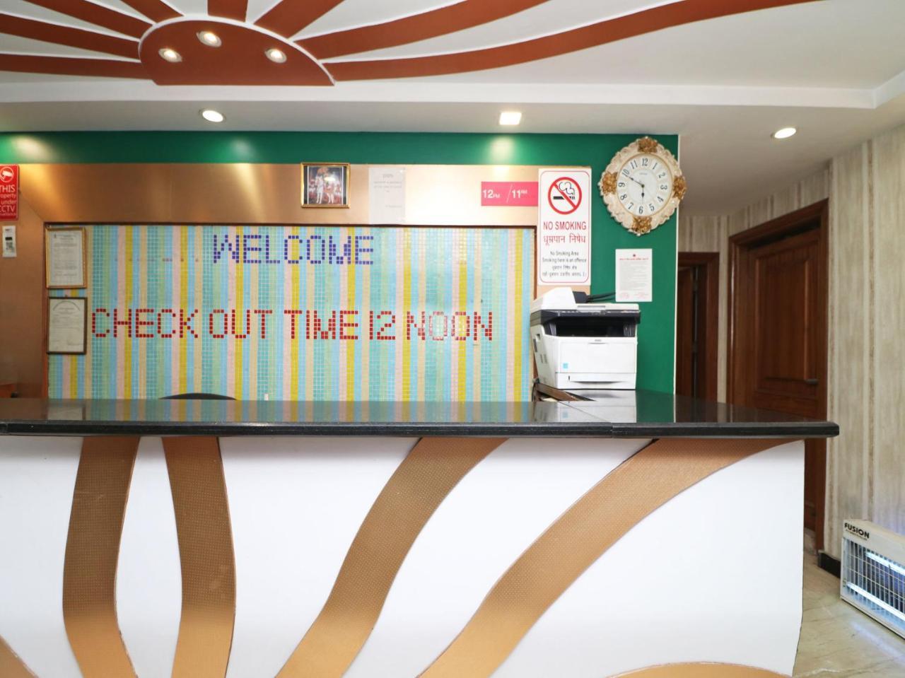 Oyo 2705 Hotel Preet Palace Yeni Delhi Dış mekan fotoğraf