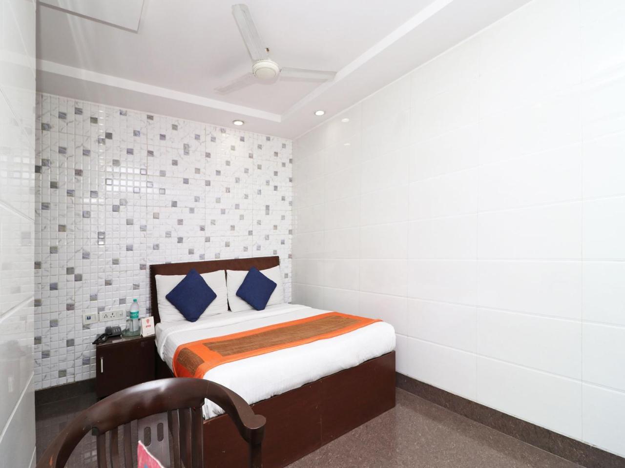 Oyo 2705 Hotel Preet Palace Yeni Delhi Dış mekan fotoğraf
