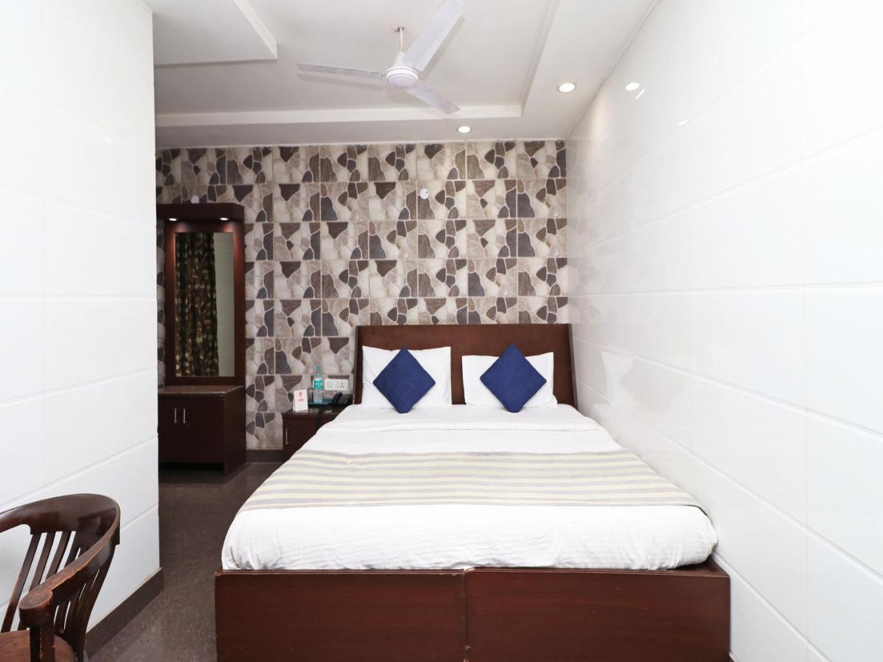 Oyo 2705 Hotel Preet Palace Yeni Delhi Dış mekan fotoğraf