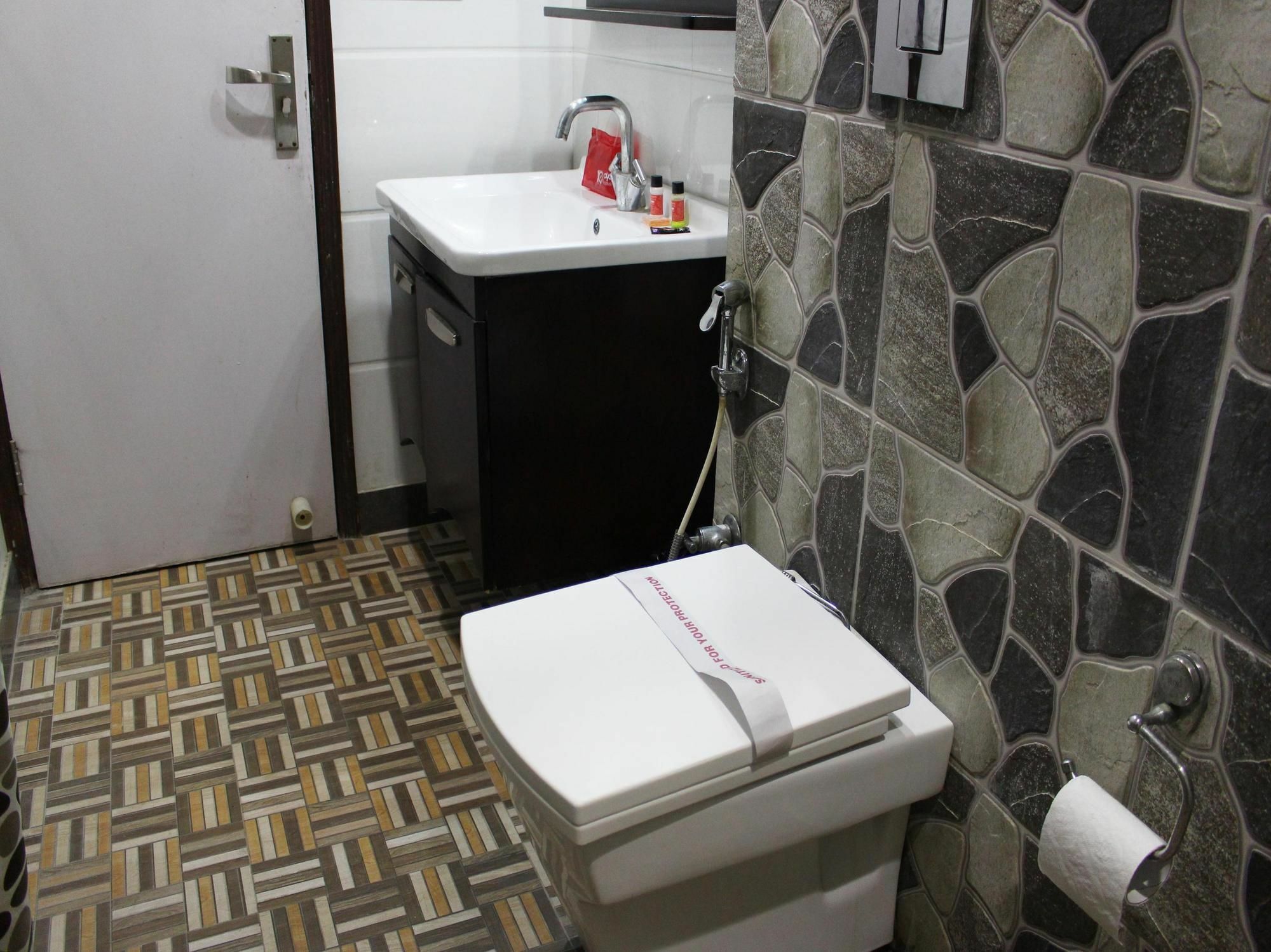 Oyo 2705 Hotel Preet Palace Yeni Delhi Dış mekan fotoğraf