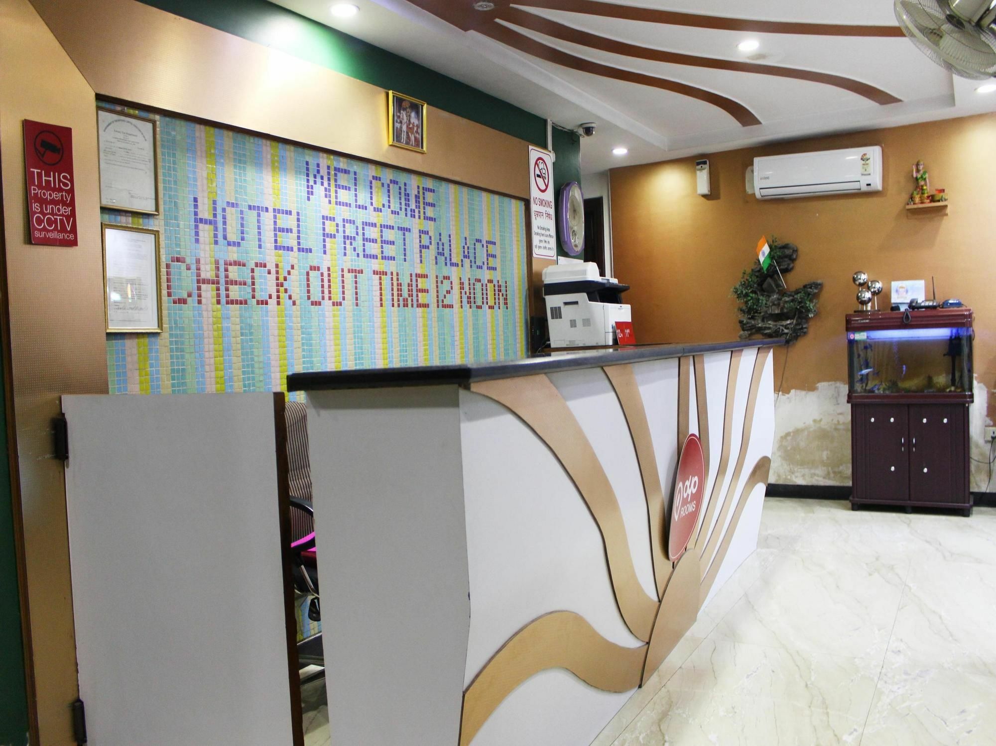 Oyo 2705 Hotel Preet Palace Yeni Delhi Dış mekan fotoğraf