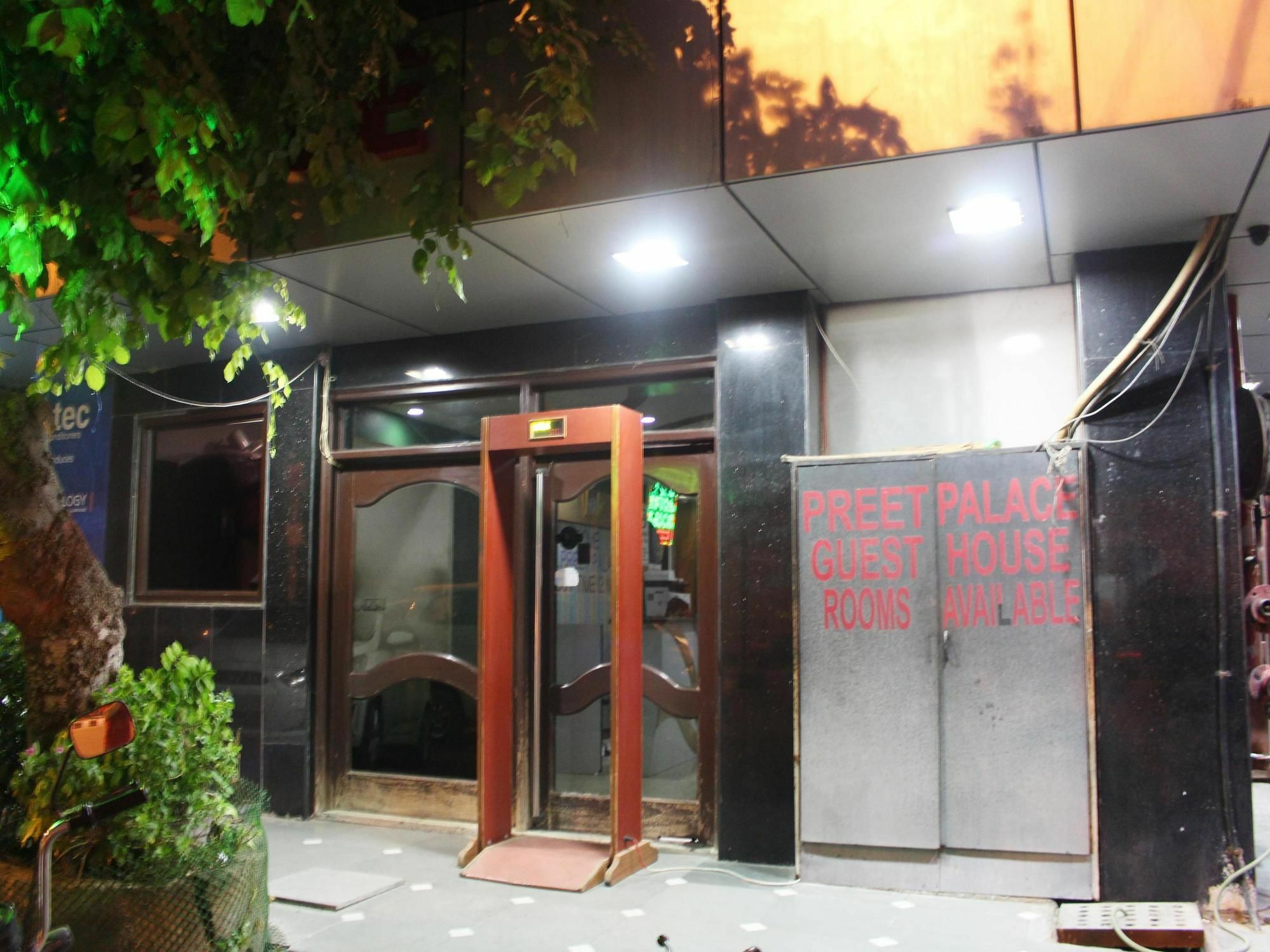 Oyo 2705 Hotel Preet Palace Yeni Delhi Dış mekan fotoğraf